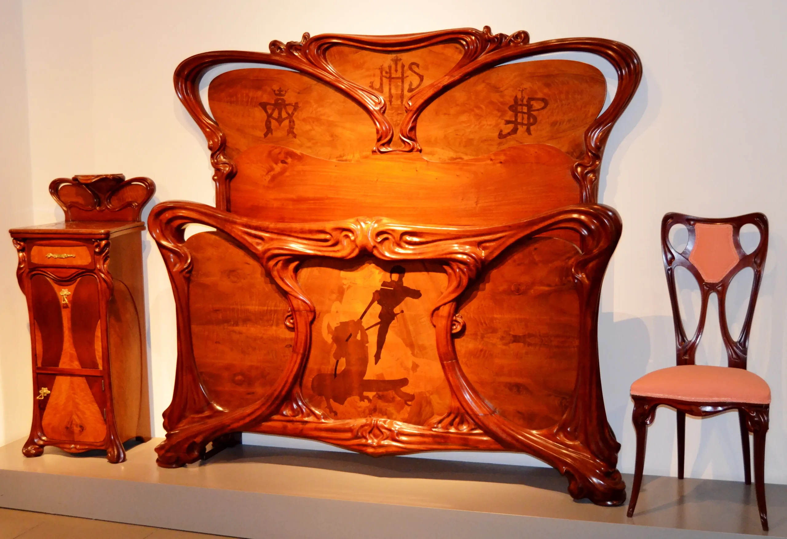 Art Nouveau Furniture 9