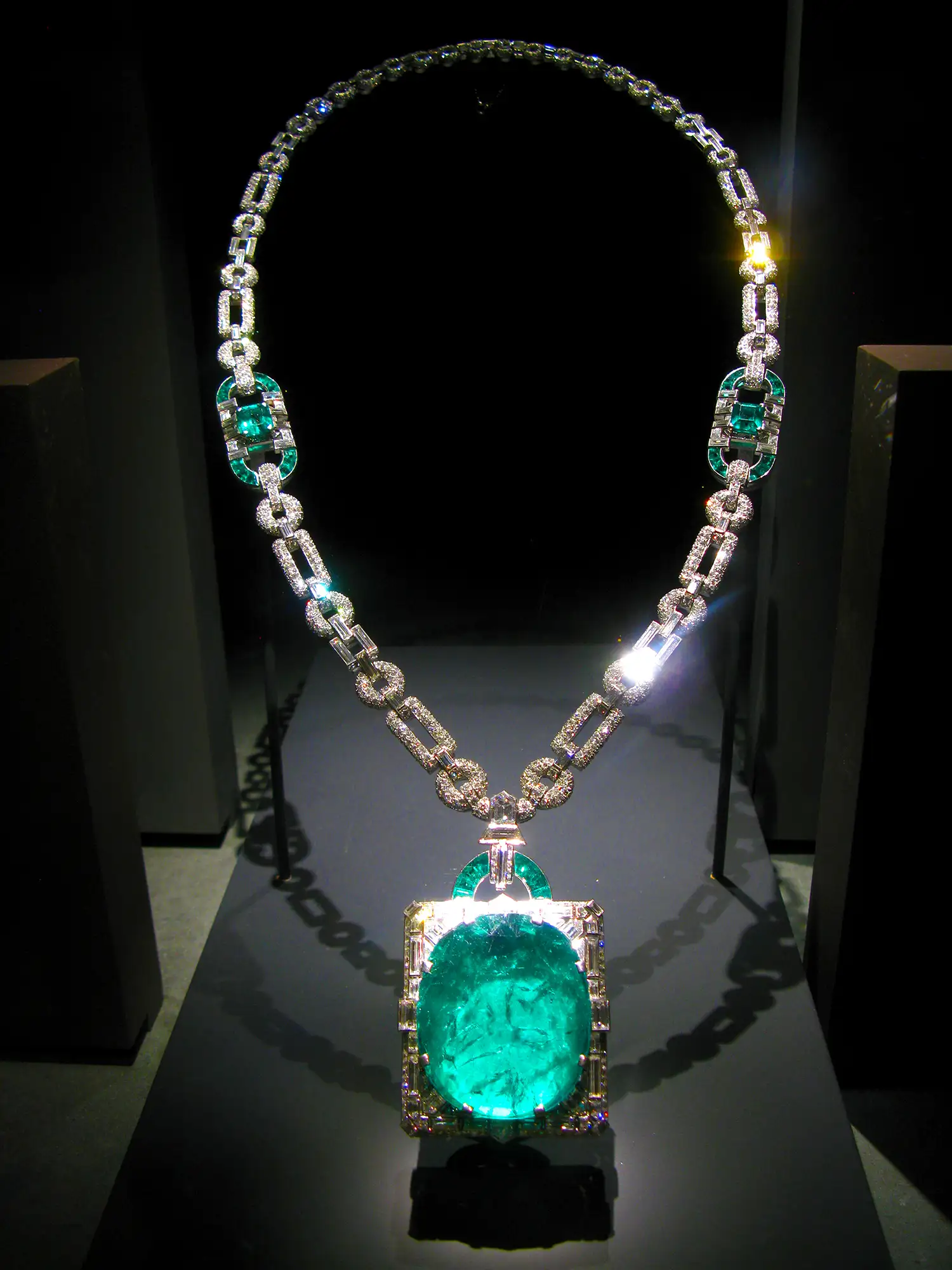 Cartier - Mackay Emerald Necklace made of platinum & diamonds (1930)